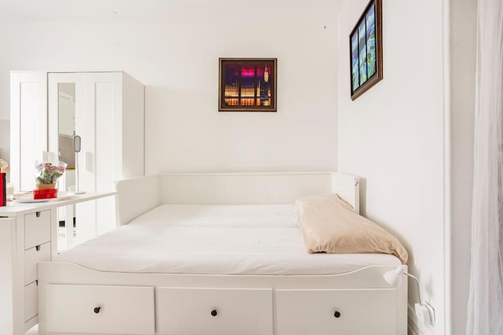 Appartement Paris Tourist Apartment, France Stains